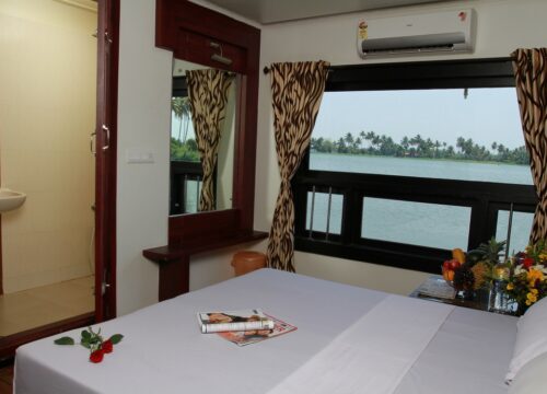 Room inside the coco houseboat
