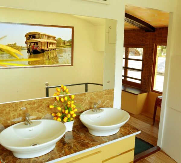 washing space in coco houseboat
