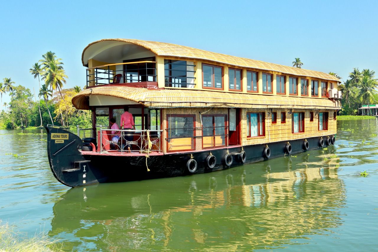 3 Bed Deluxe Houseboat