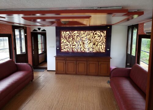 inside view of coco houseboat