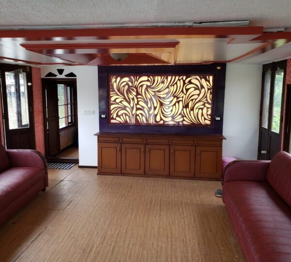 inside view of coco houseboat