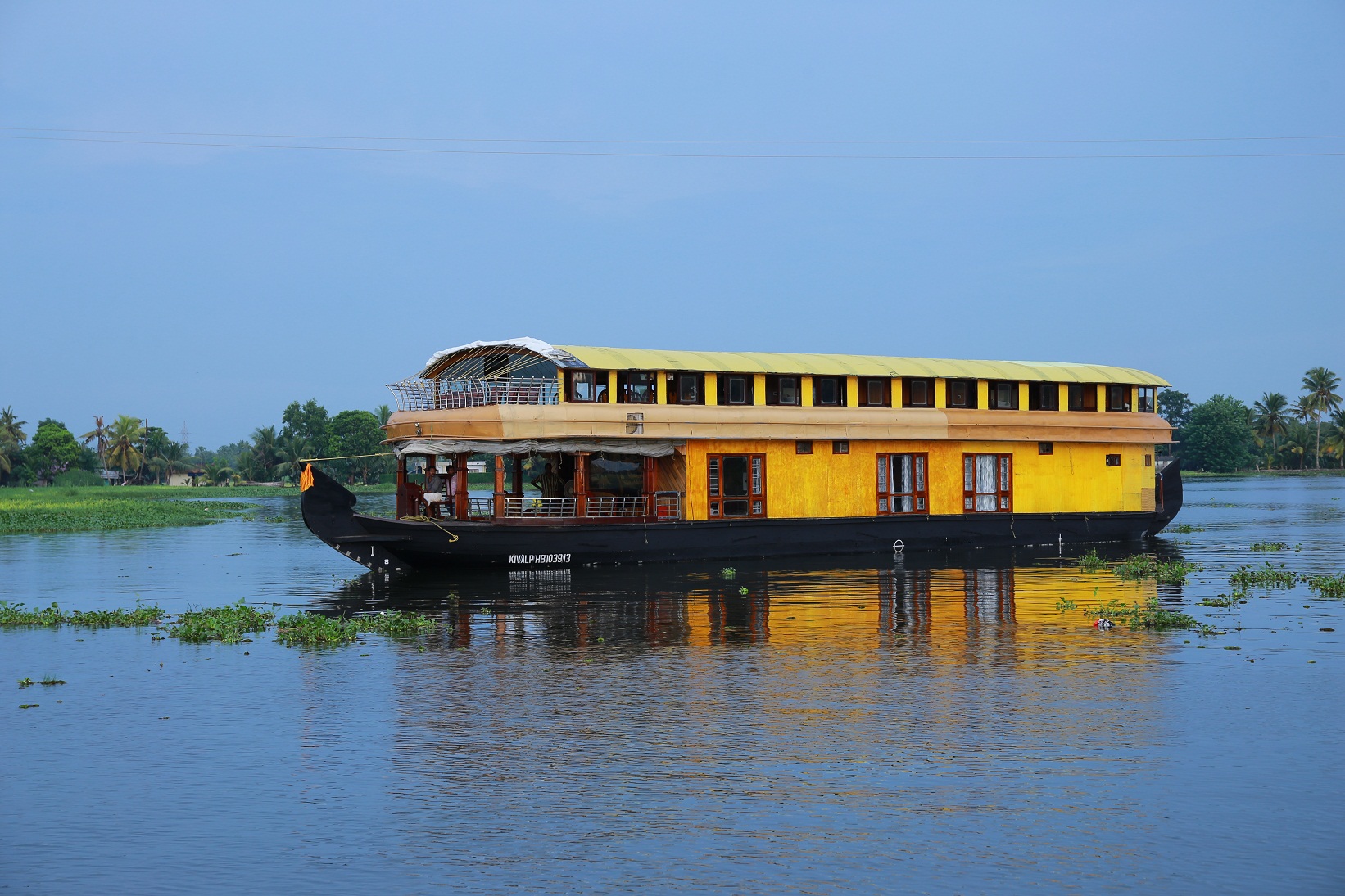 Multi-shared Houseboat