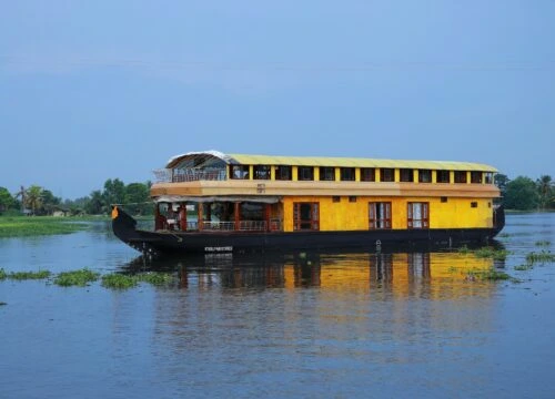 Multi-shared Houseboat