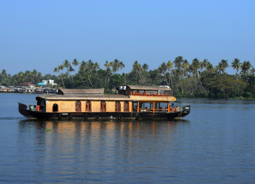 Shared Houseboat Adventures for Families in Alleppey