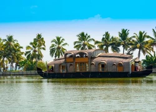 Which is the best way to book a houseboat in Alleppey?