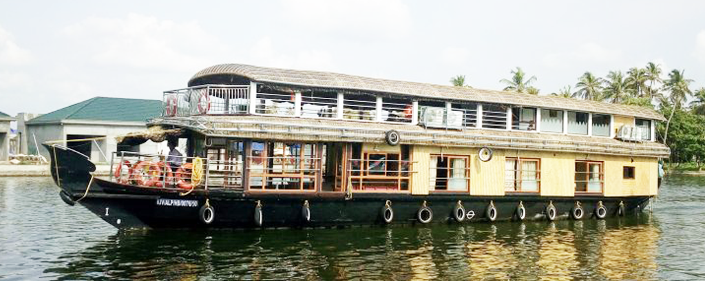 5 Bed Deluxe Houseboat Coco House Boats